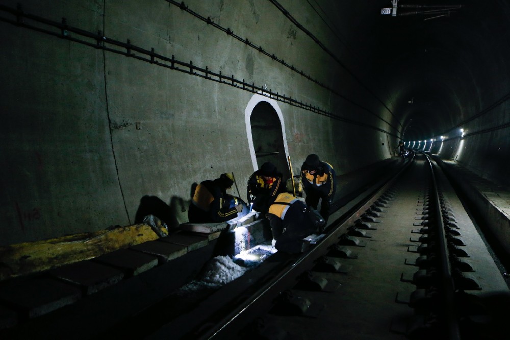 新建铁路运营隧道病害现状